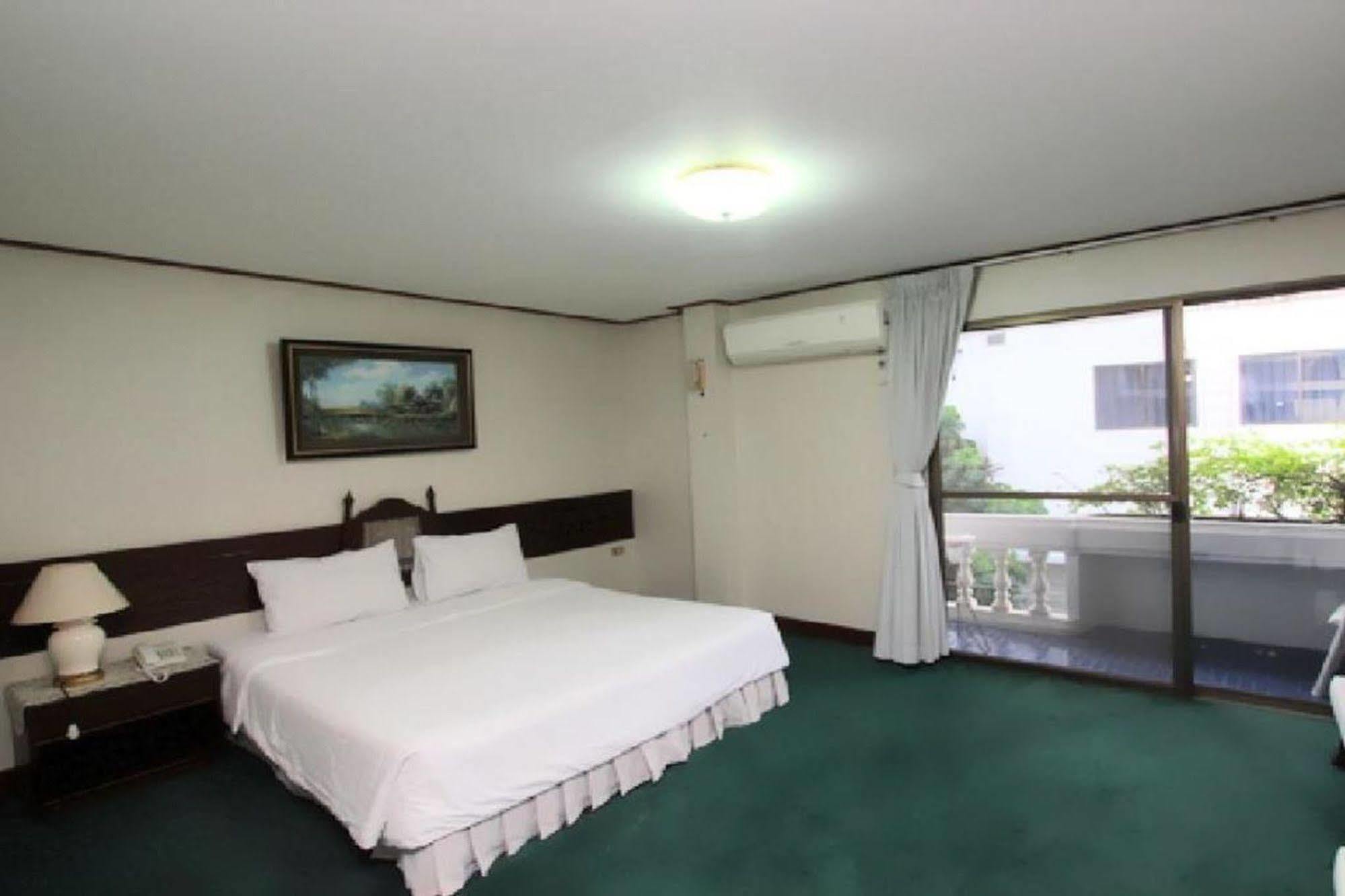 Baanbusarin Hotel Hua Hin Esterno foto
