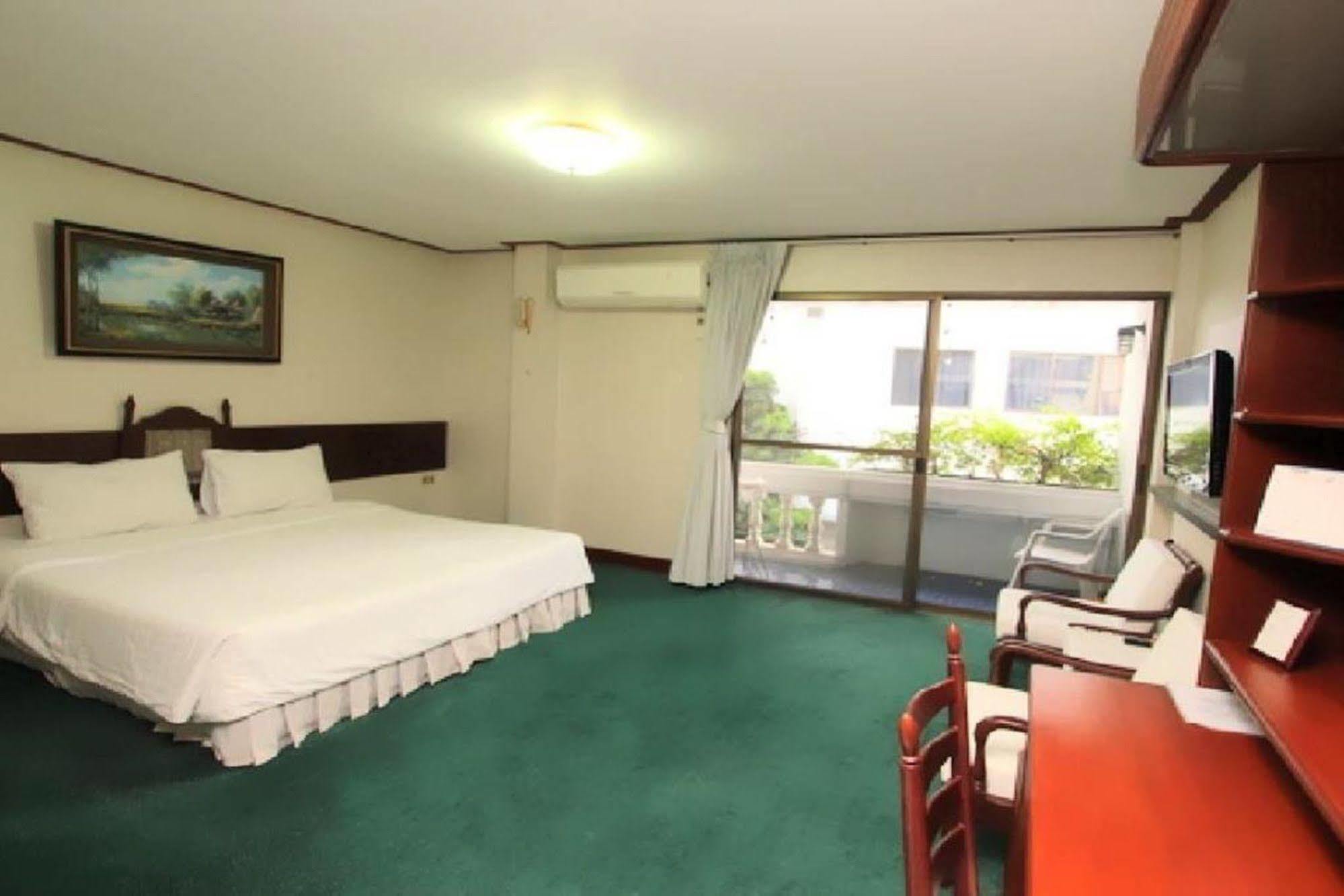 Baanbusarin Hotel Hua Hin Esterno foto