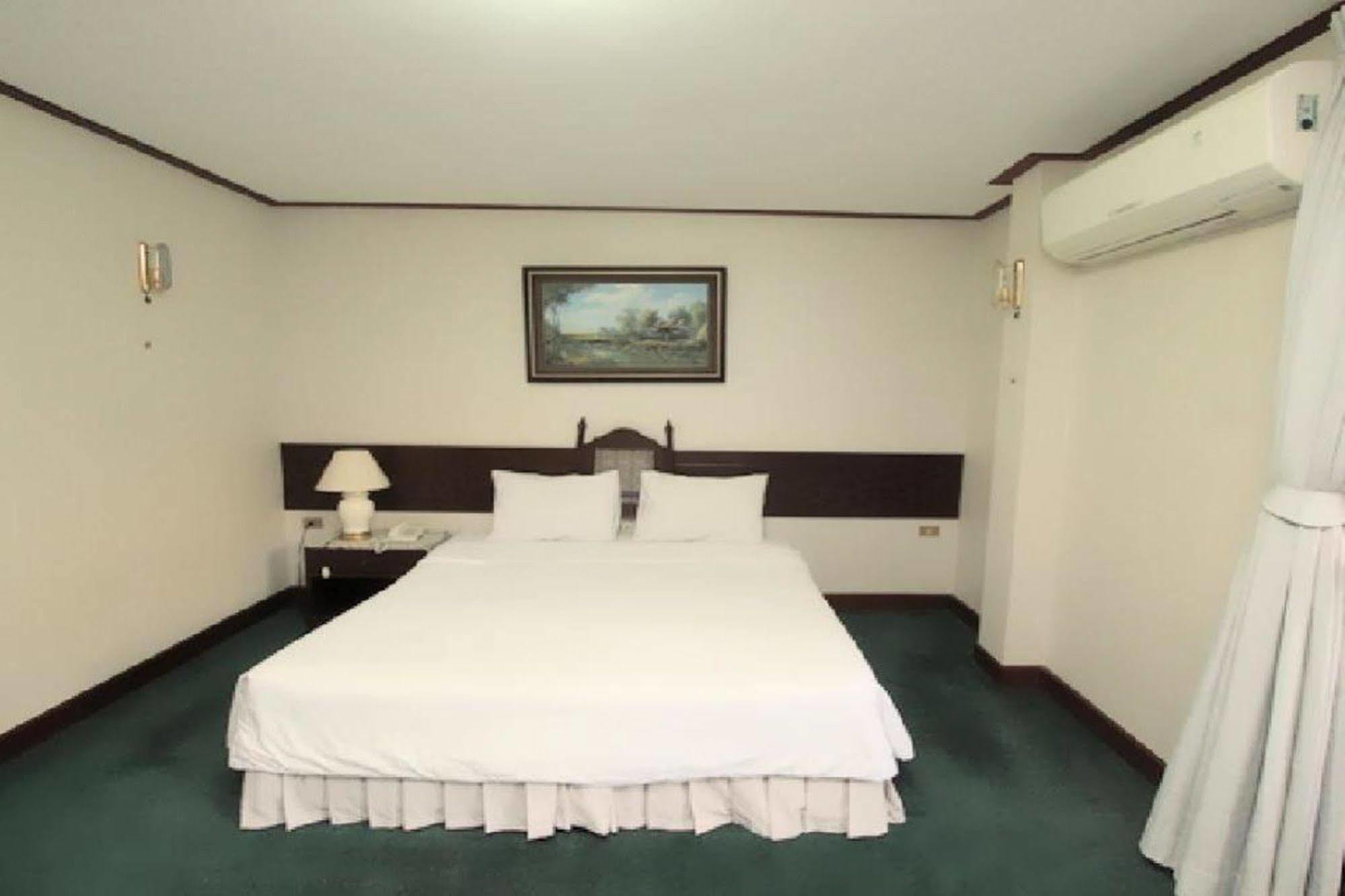 Baanbusarin Hotel Hua Hin Esterno foto